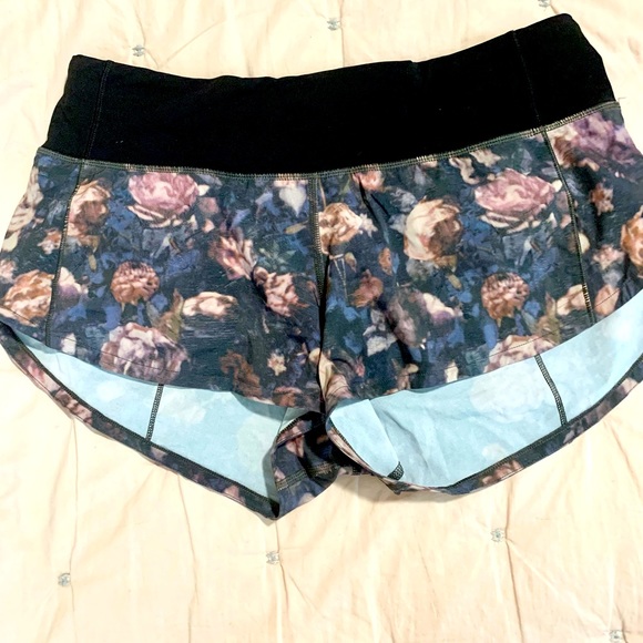 Lululemon Rare Rose speed shorts size 4 with 2.5” inseam - Picture 3 of 5